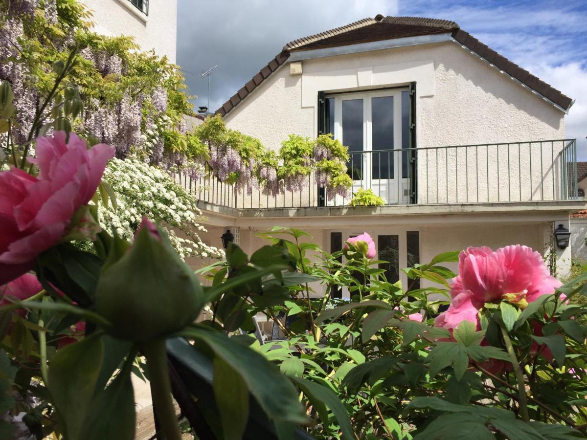 Les Gites Du Clos Saint-Martin Maule Exterior photo