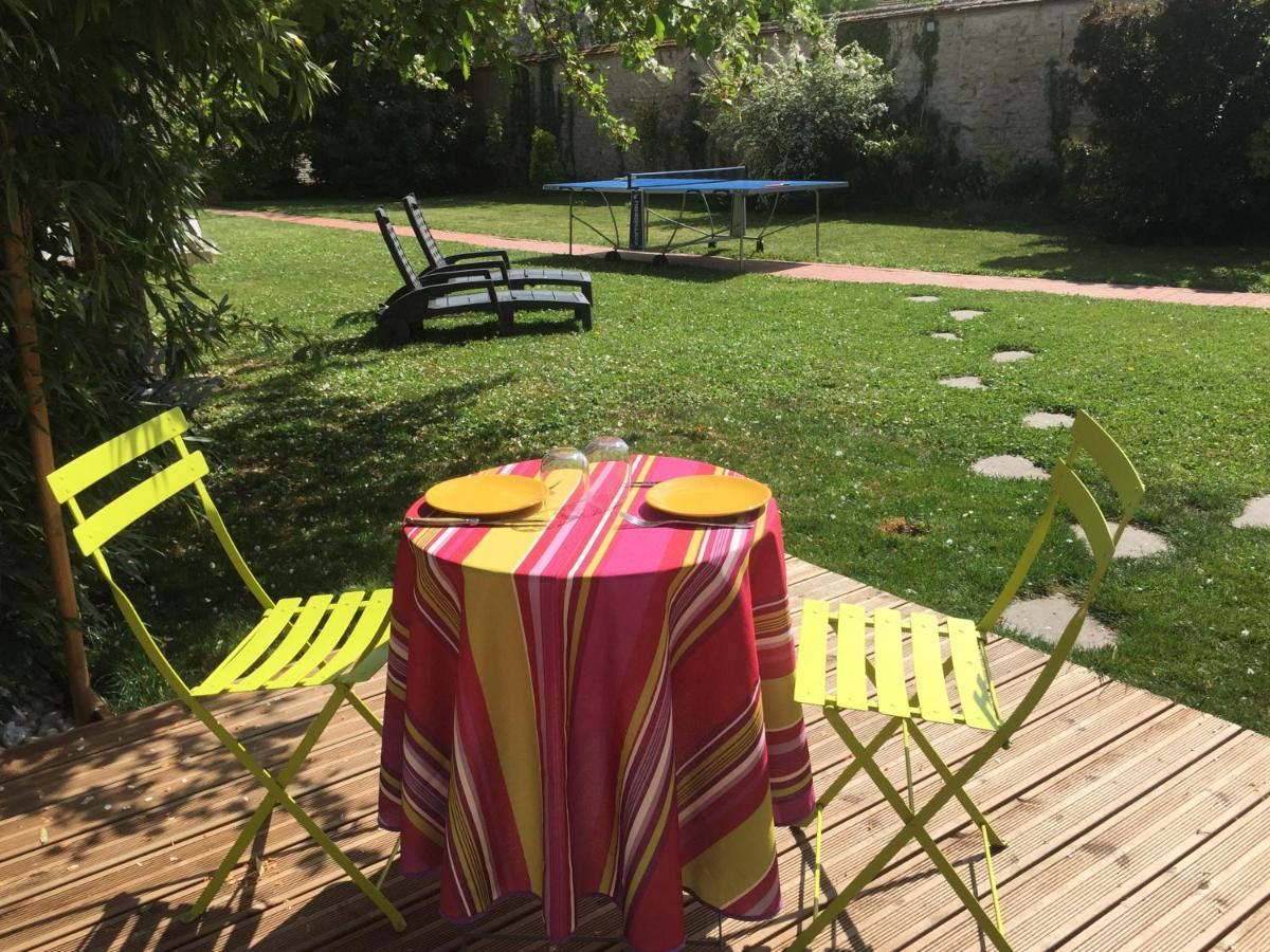 Les Gites Du Clos Saint-Martin Maule Exterior photo